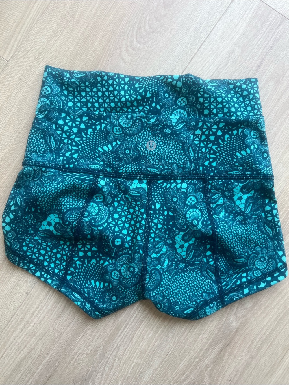 lululemon athletica boogie short roll down size 4